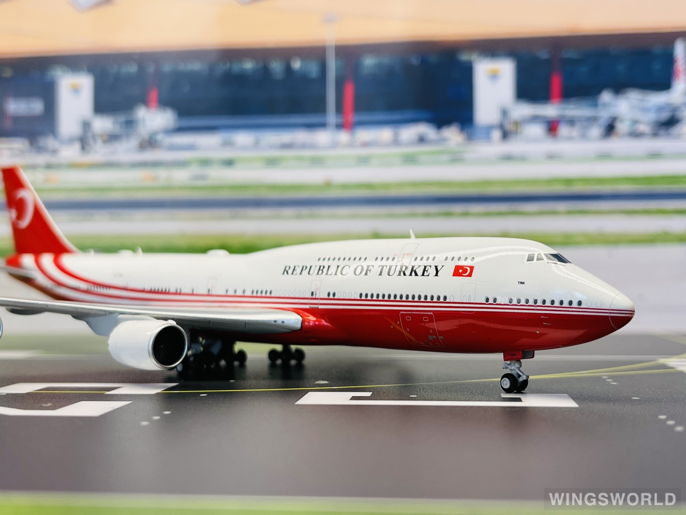JC Wings 1:400 LH4132 Turkish Airlines 土耳其航空 Boeing 747-8i TC-TRK