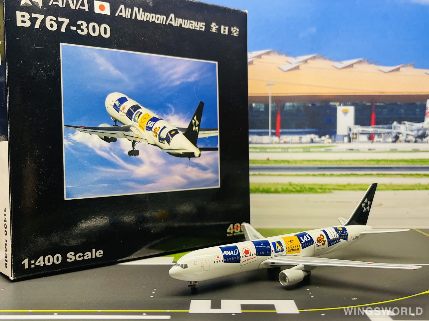 Big Bird 1:400 BB4-2002-04 ANA 全日空 Boeing 767-300 JA8290