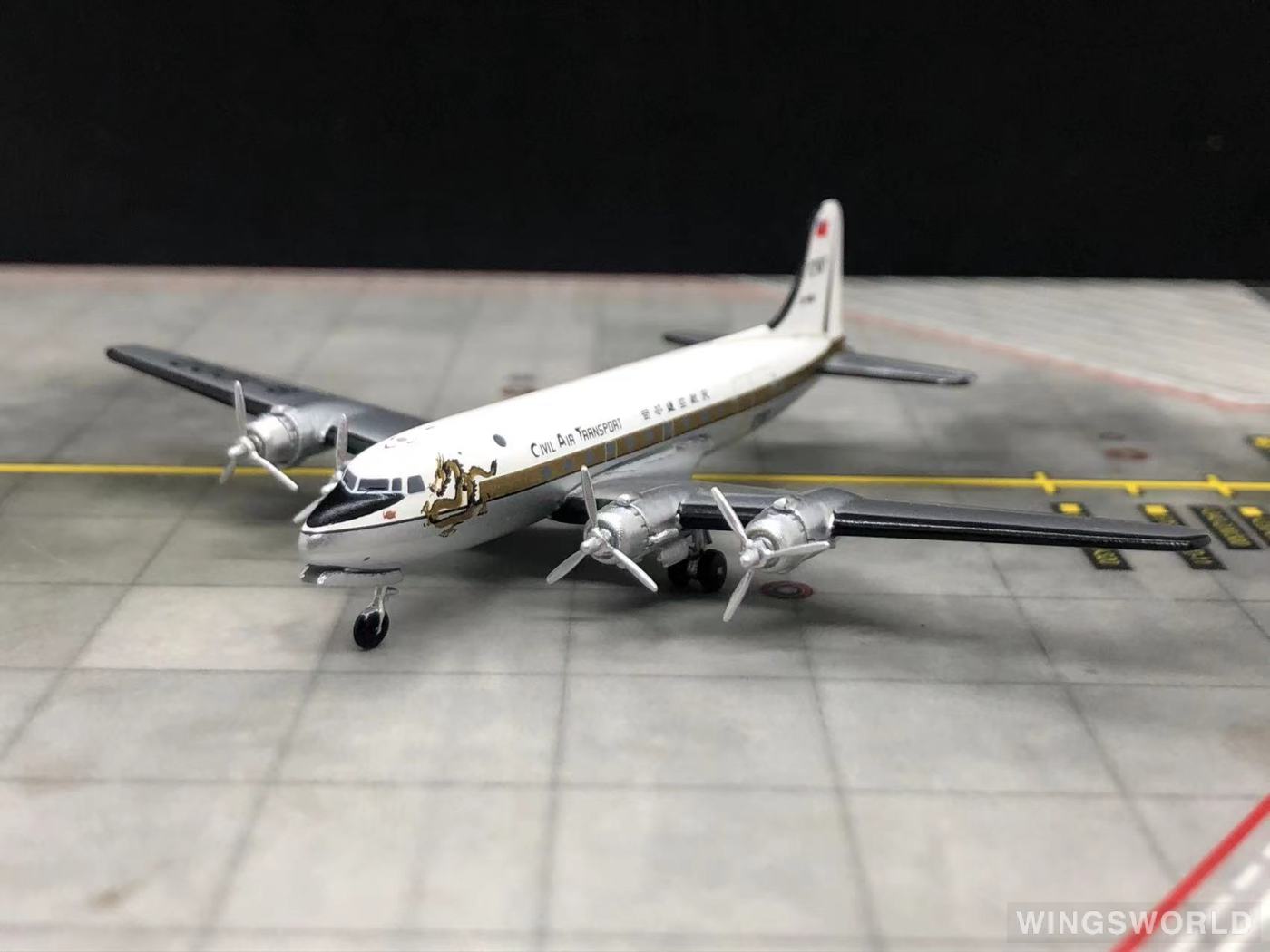 AeroClassics 1:400 ACB1002 CAT 民航空运公司 Douglas DC-4 B-1002