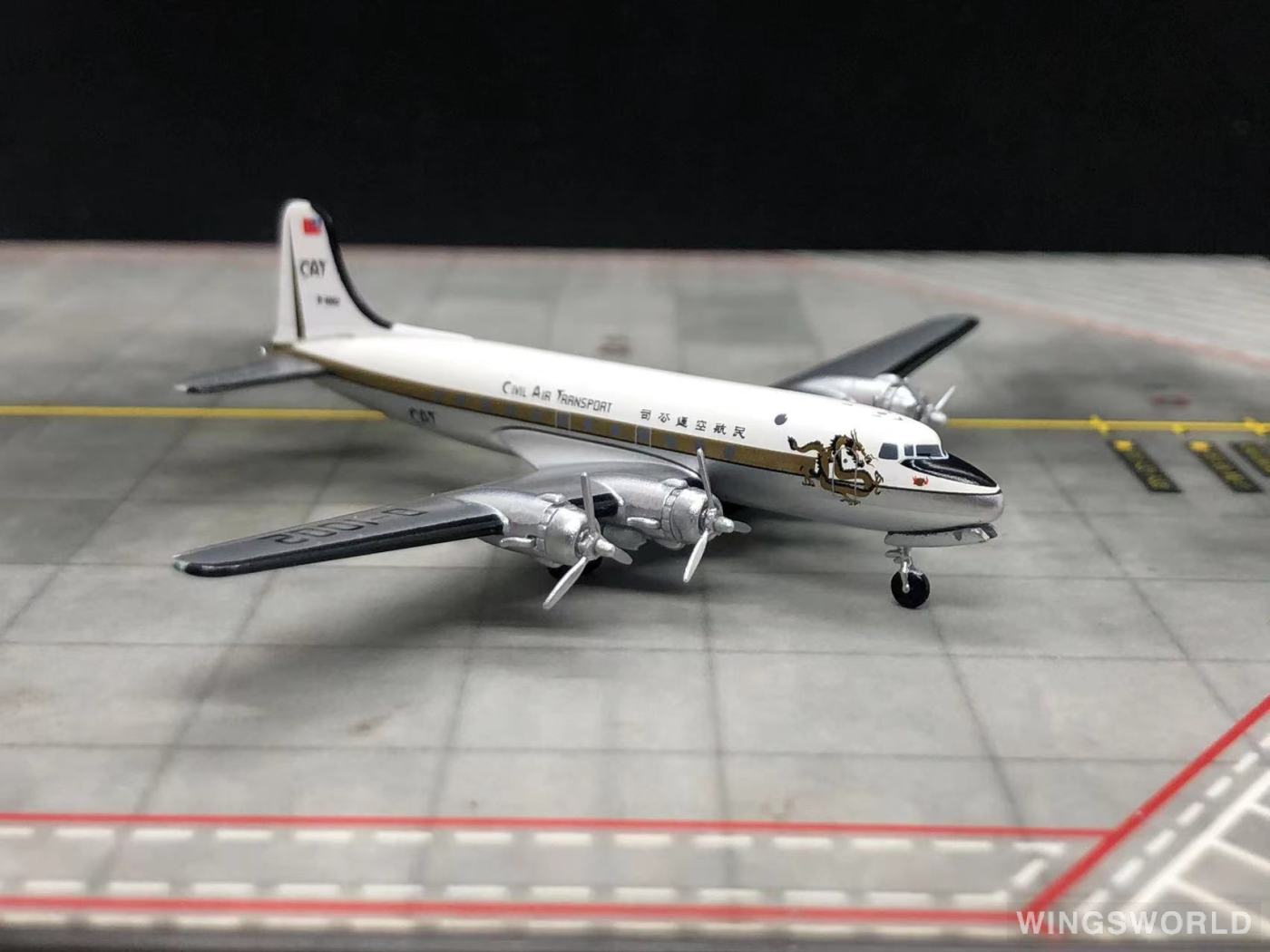 AeroClassics 1:400 ACB1002 CAT 民航空运公司 Douglas DC-4 B-1002