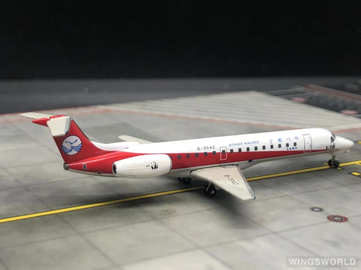 Phoenix 1:400 PH10149 Sichuan Airlines 四川航空 Embraer ERJ-145 B-3042