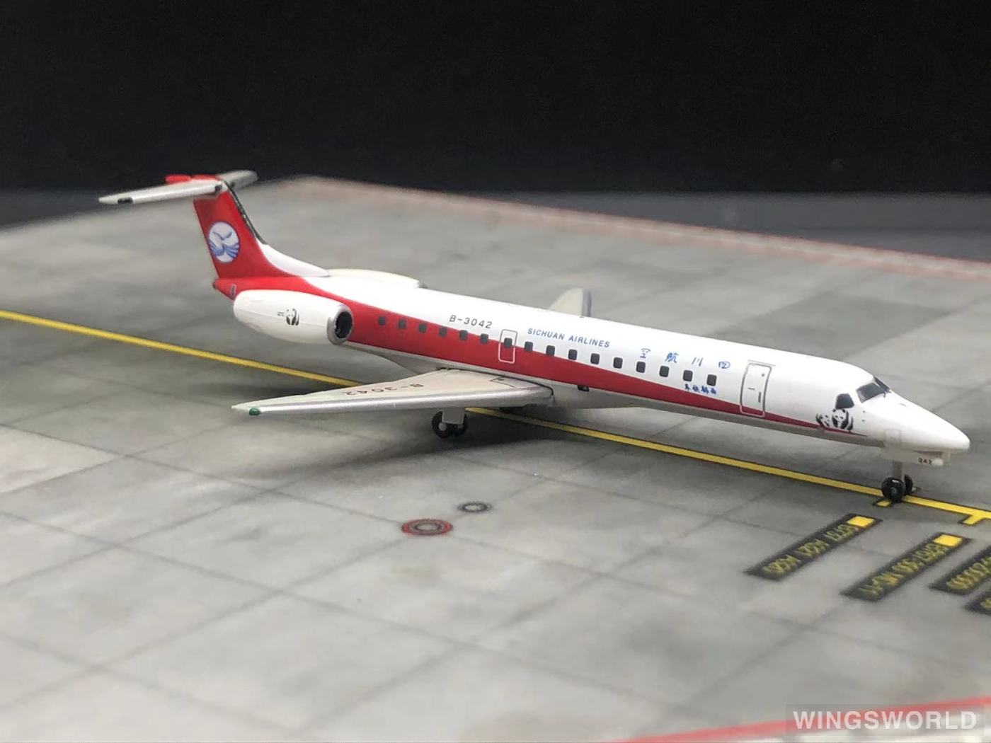 Phoenix 1:400 PH10149 Sichuan Airlines 四川航空 Embraer ERJ-145 B-3042