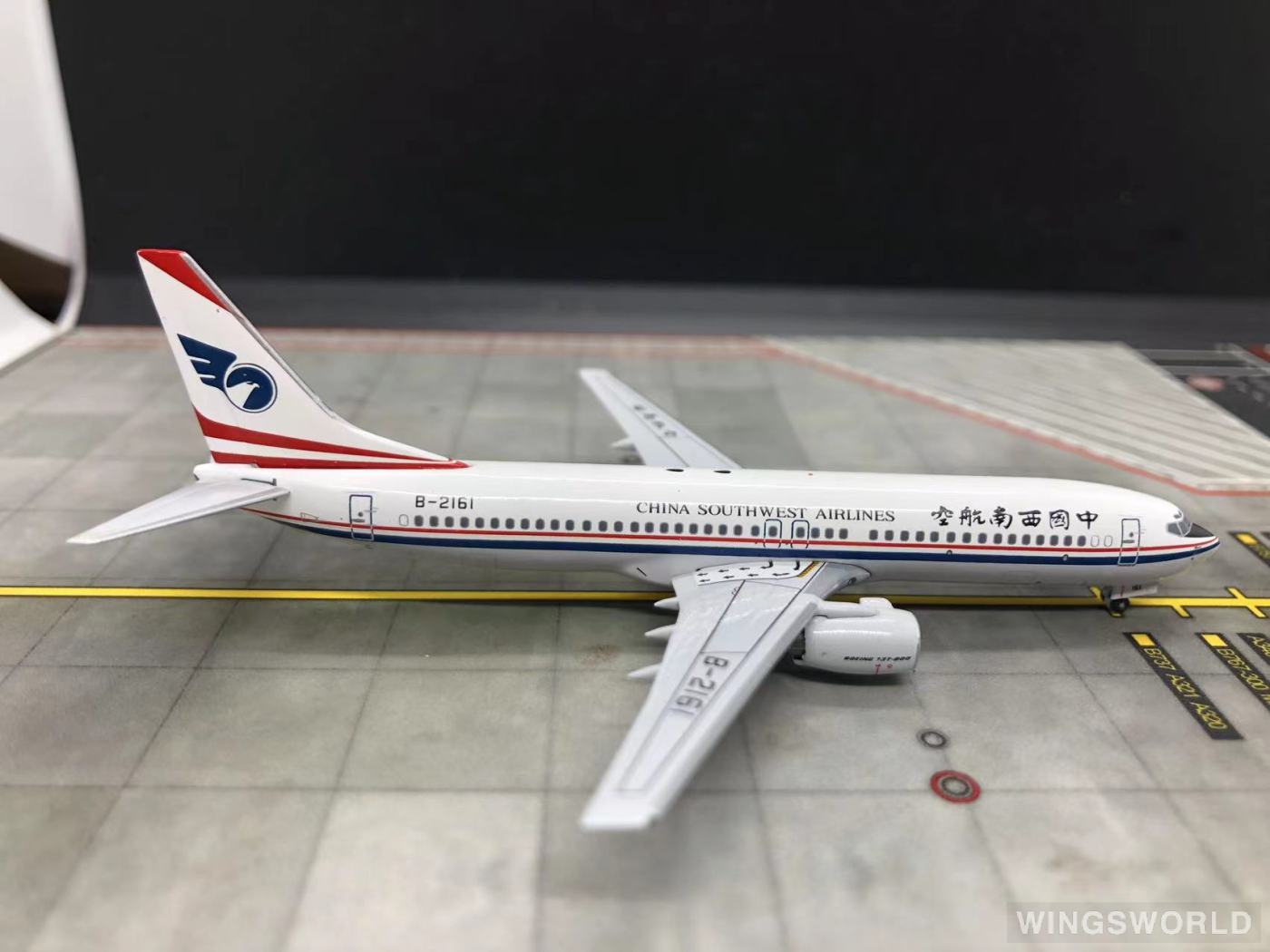 Pandamodel 1:400 PM4B2161 China Southwest Airlines 中国西南航空 Boeing 737-800 B-2161