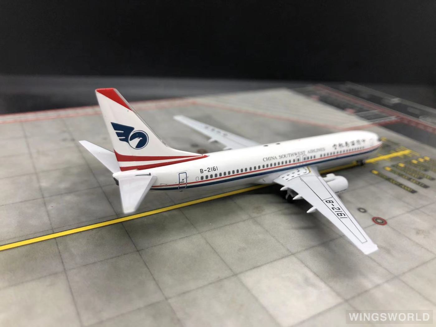 Pandamodel 1:400 PM4B2161 China Southwest Airlines 中国西南航空 Boeing 737-800 B-2161