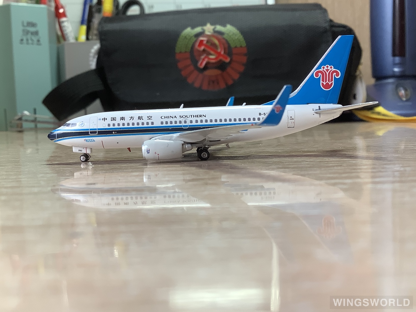 Phoenix 1:400 PH11131 China Southern 中国南方航空 Boeing 737-700 B-5283