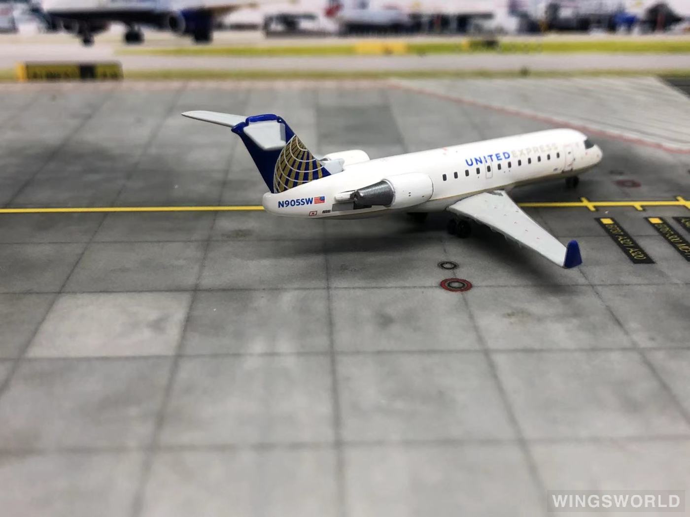 Geminijets 1:400 GJUAL1511 United Airlines 美国联合航空 Bombardier CRJ200 N905SW