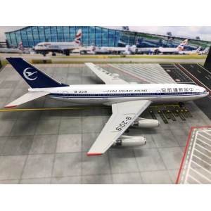 China Xinjiang Airlines 中国新疆航空 Ilyushin Il-86 B-2019  GJCXJ395 Geminijets 1:400