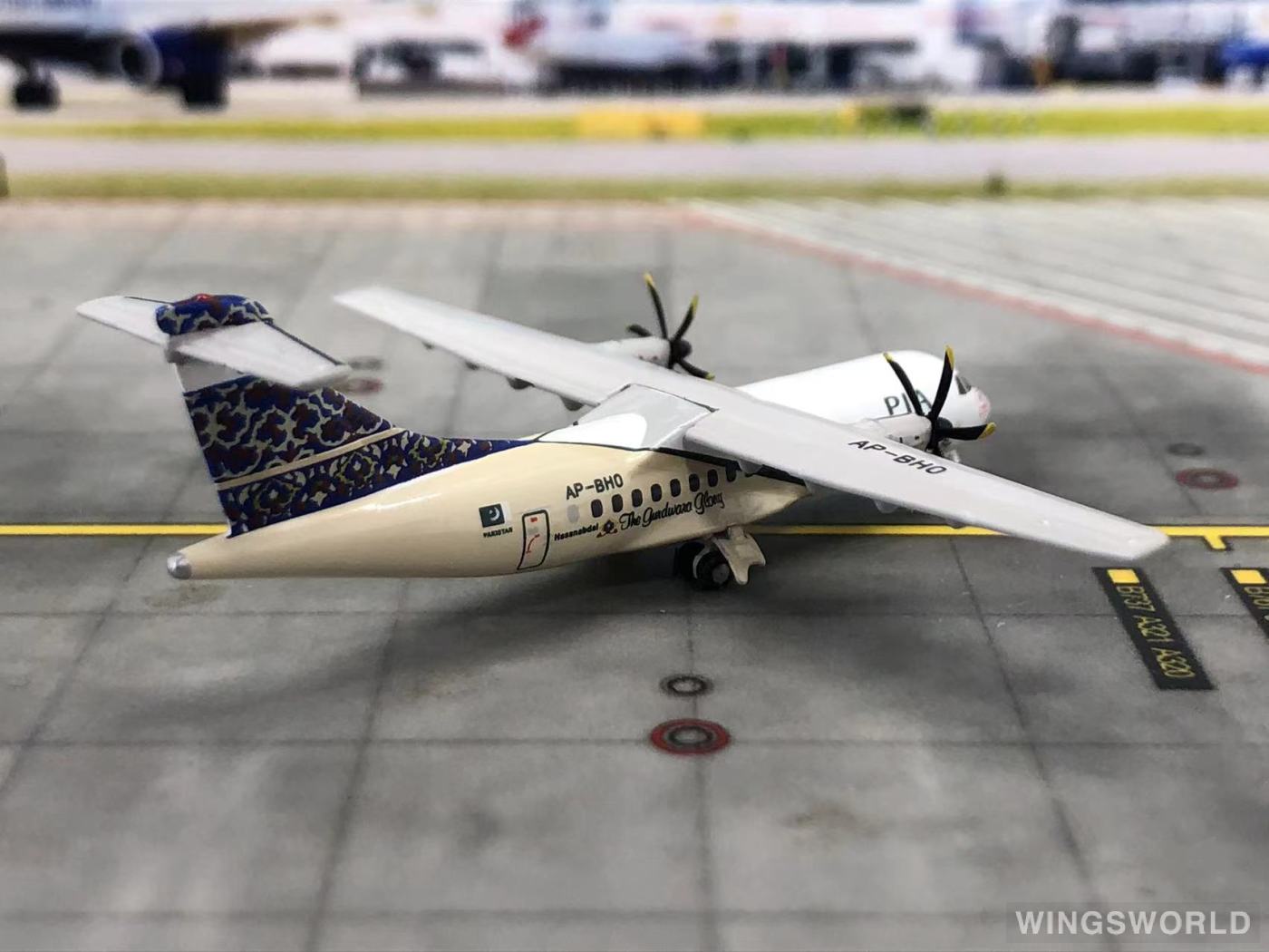 JC Wings 1:400 JC4165 PIA 巴基斯坦航空 ATR 42 AP-BHO