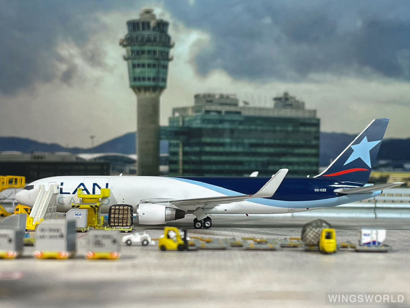 Phoenix 1:400 PH10917 LAN Airlines 智利航空 Boeing 767-300 CC-CZZ