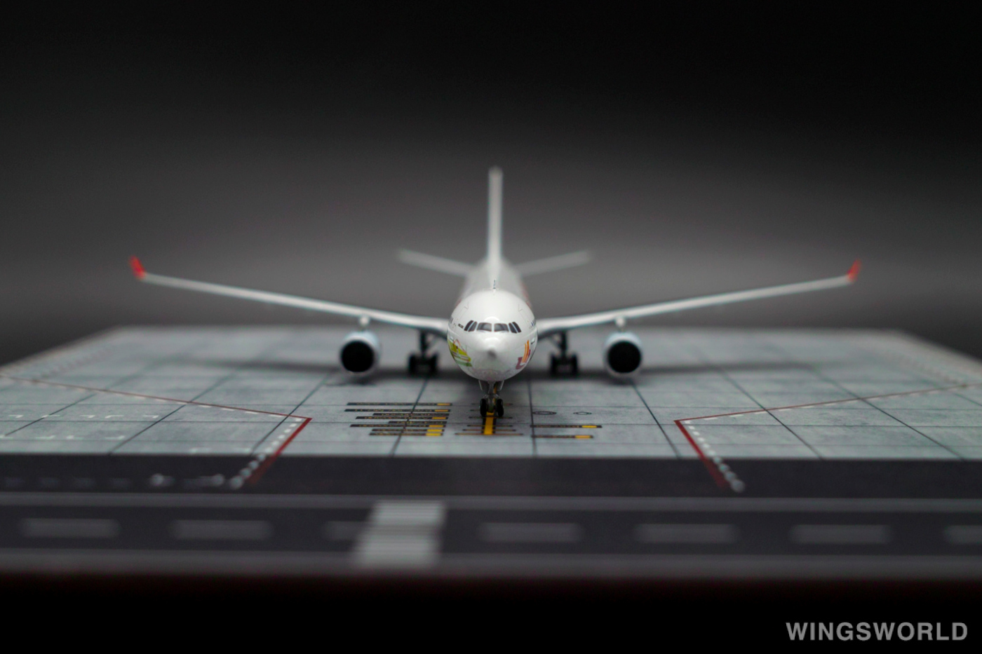JC Wings 1:400 EW4333008 Dragonair 港龙航空 Airbus A330-300 B-HWG