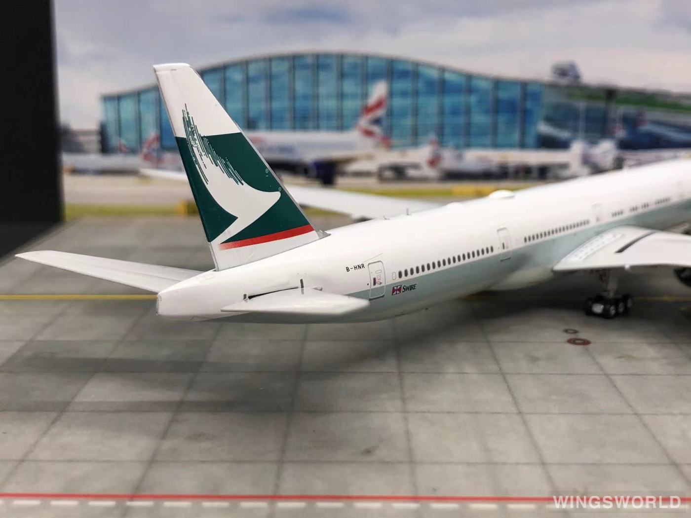 Phoenix 1:400 PH04376 Cathay Pacific 国泰航空 Boeing 777-300ER B-HNR