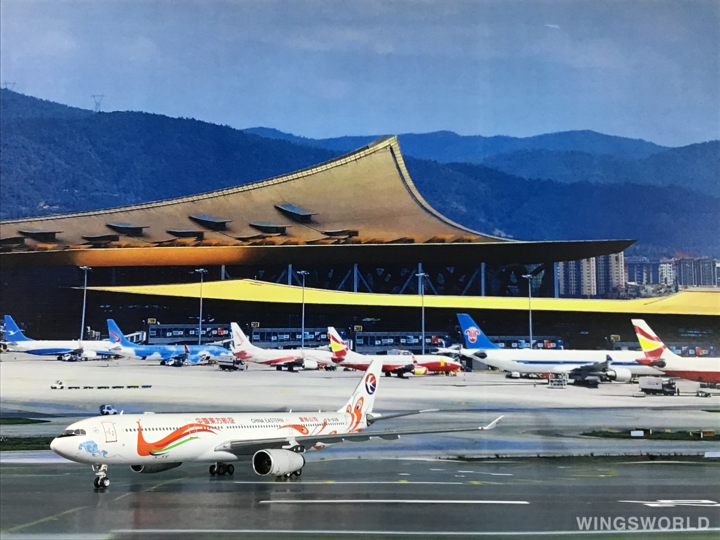 Skywings 1:400 PMB6128 China Eastern 中国东方航空 Airbus A330-300 B-6128