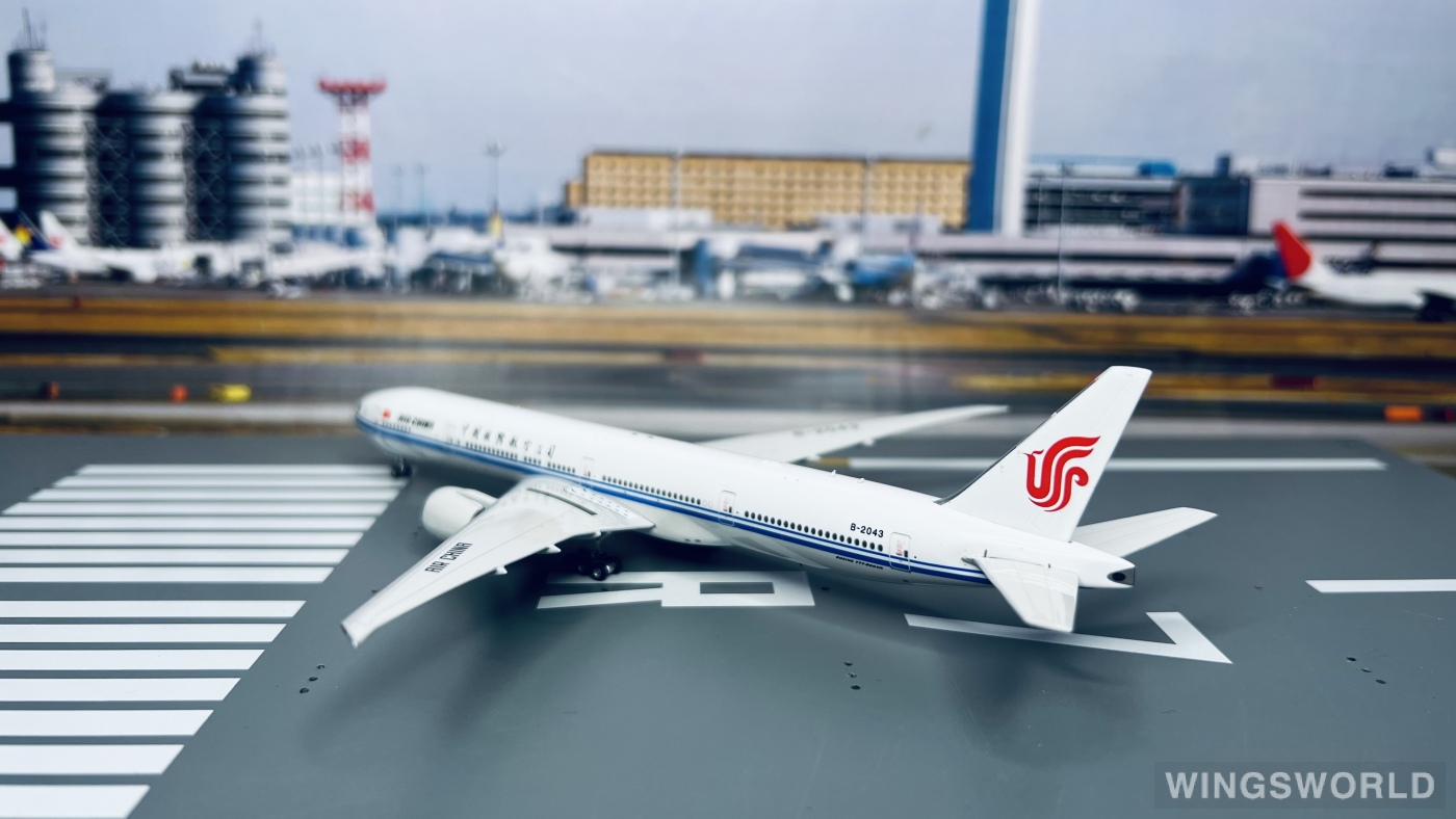 1:400 Phoenix Air China B777-300ER Passenger Airplane