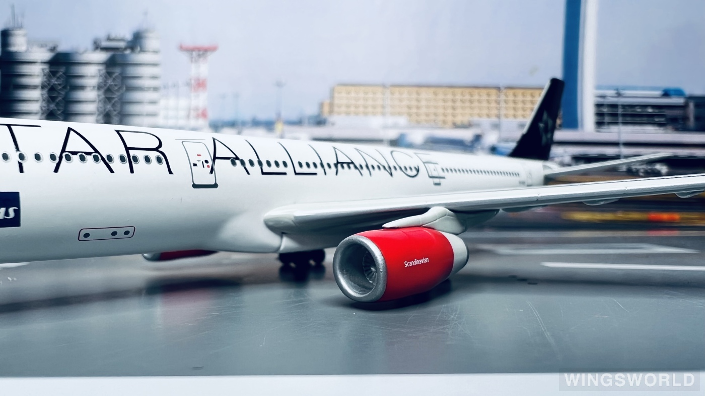 Dragon Models 1:400 55651B SAS 北欧航空 Airbus A330-300 SE-REF