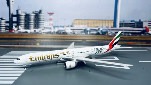 Emirates 阿联酋航空 Boeing 777-300ER A6-EGO 2000s colors.  GJUAE1189 Geminijets 1:400