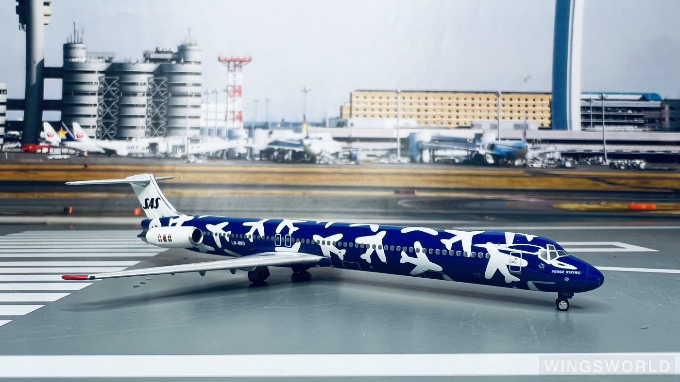 Phoenix 1:400 PH11097 SAS 北欧航空 McDonnell Douglas MD-82 LN-RMD