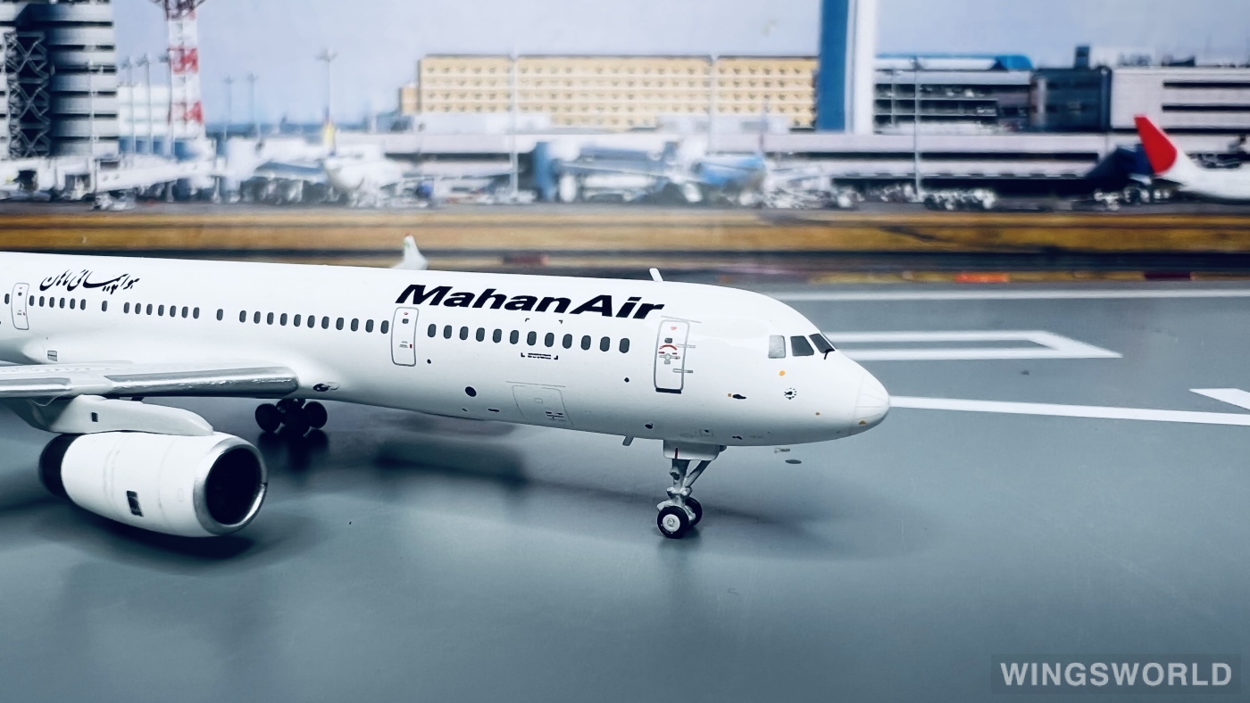 NGmodels 1:400 NG40003 Mahan Air 马汉航空 Tupolev Tu-204 SU-EAF