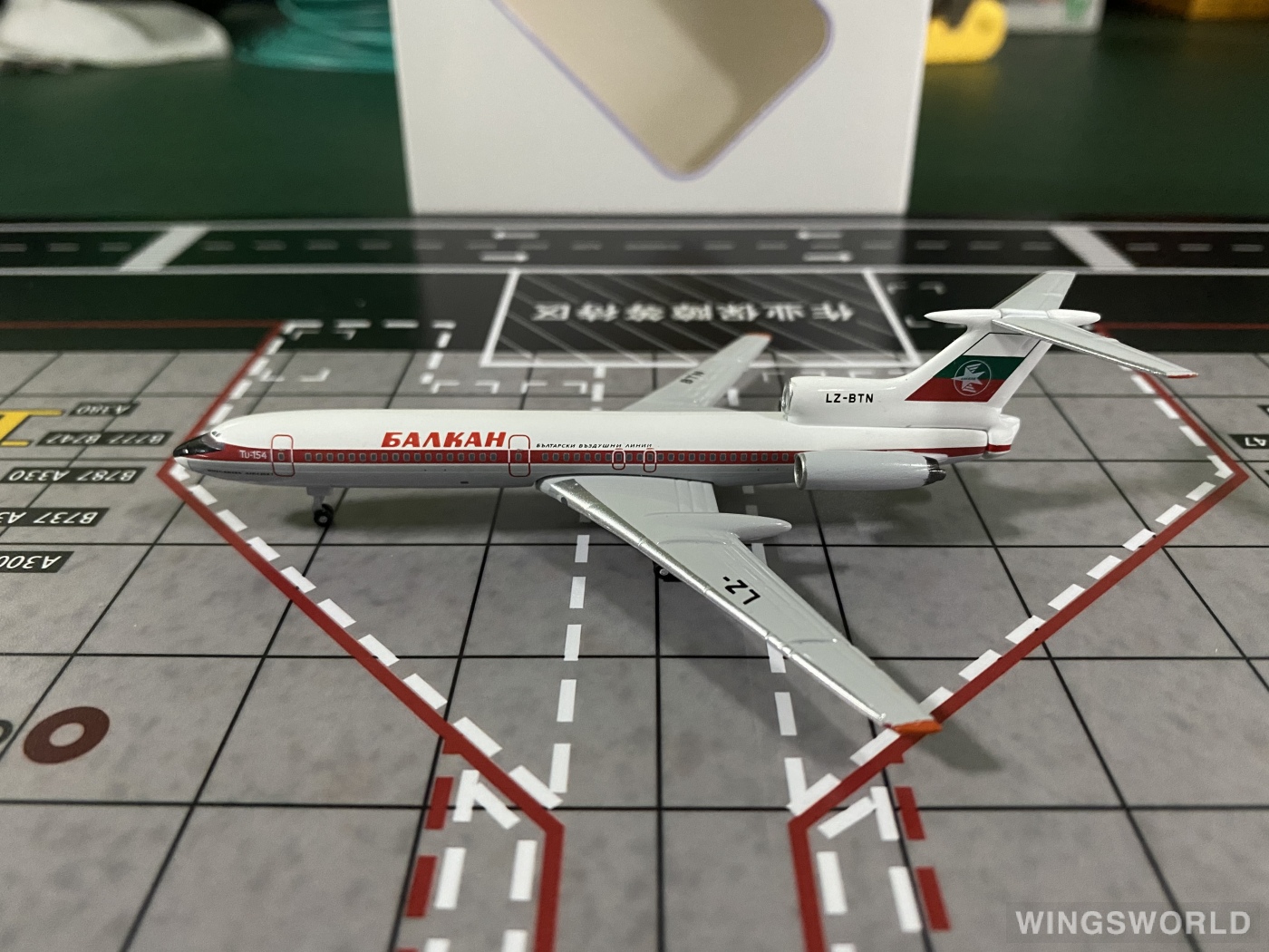 AeroClassics 1:400 AC419959 Balkan Bulgarian Airlines 巴尔干保加利亚航空公司 Tupolev Tu-154 LZ-BTN