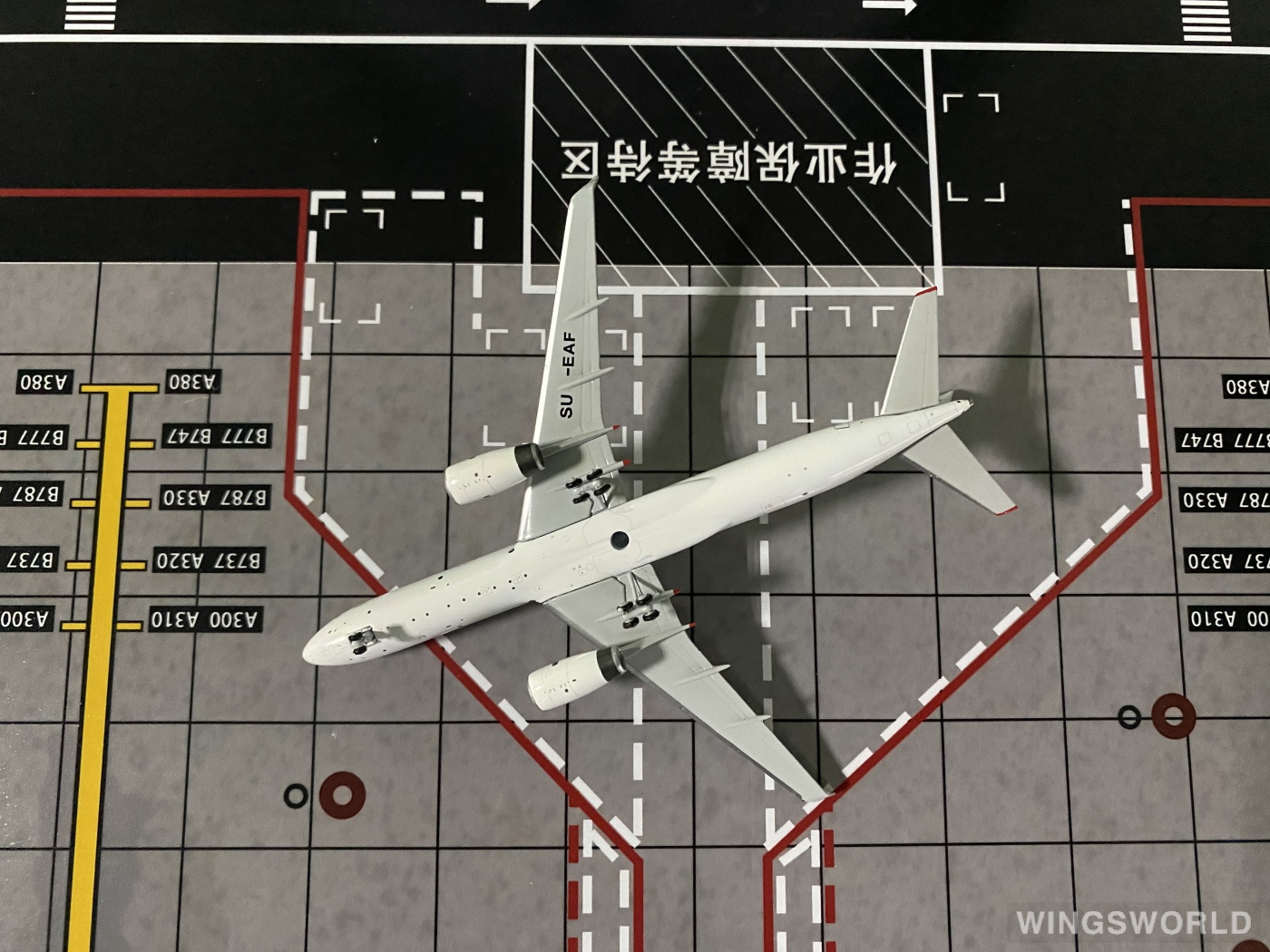 NGmodels 1:400 NG40003 Mahan Air 马汉航空 Tupolev Tu-204 SU-EAF