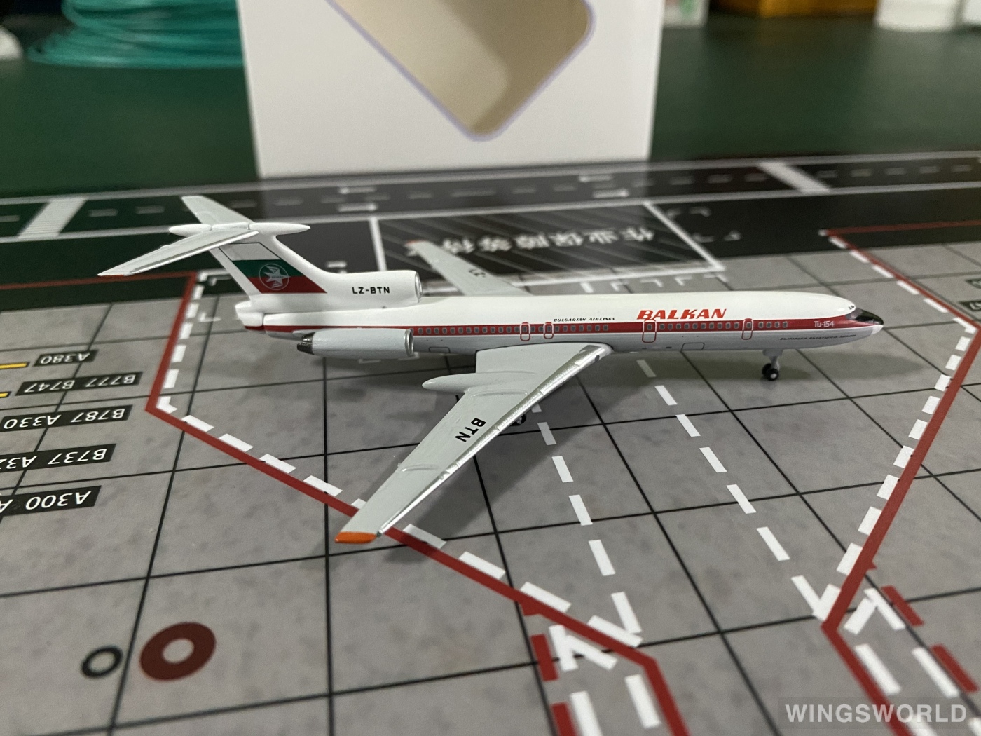 AeroClassics 1:400 AC419959 Balkan Bulgarian Airlines 巴尔干保加利亚航空公司 Tupolev Tu-154 LZ-BTN