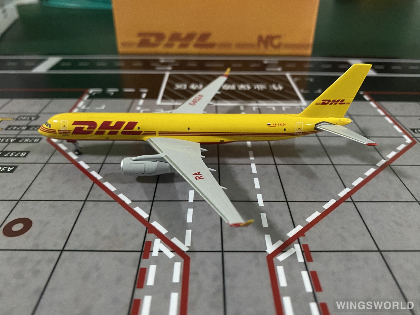 NGmodels 1:400 NG40005 DHL 敦豪 Tupolev Tu-204 RA64024