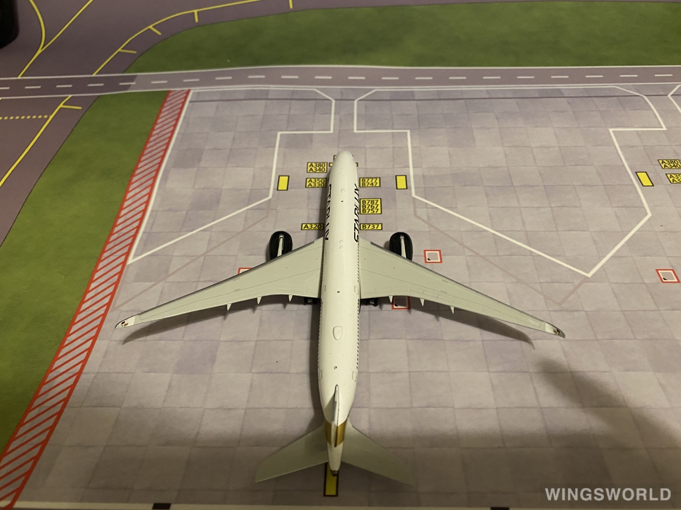 Phoenix 1:400 PH04414 Starlux Airlines 星宇航空  Airbus A350-900 B-58501