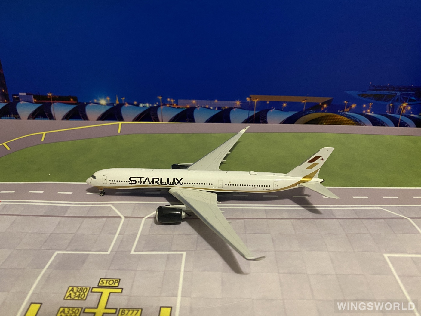 Phoenix 1:400 PH04414 Starlux Airlines 星宇航空  Airbus A350-900 B-58501