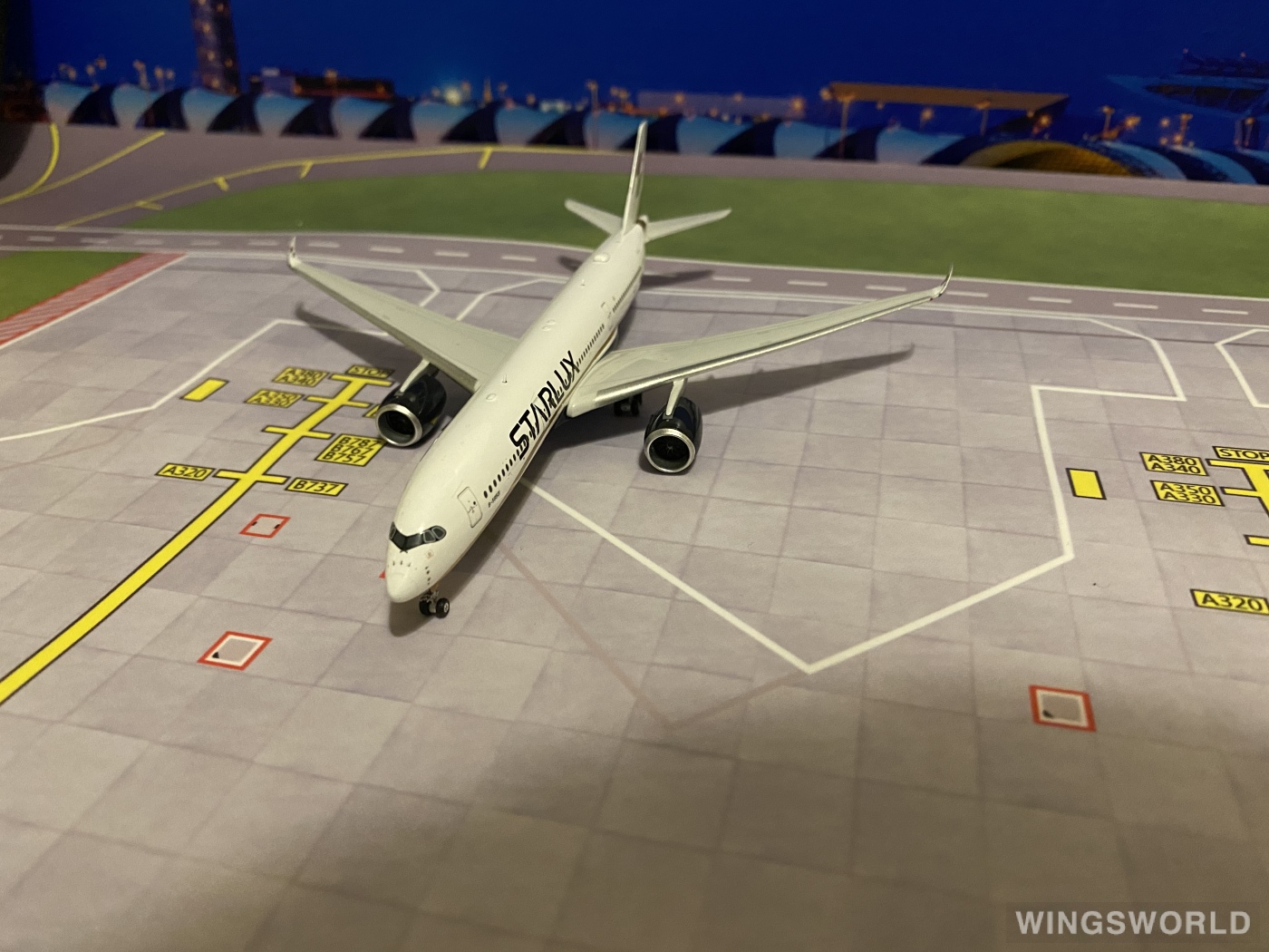 Phoenix 1:400 PH04414 Starlux Airlines 星宇航空  Airbus A350-900 B-58501