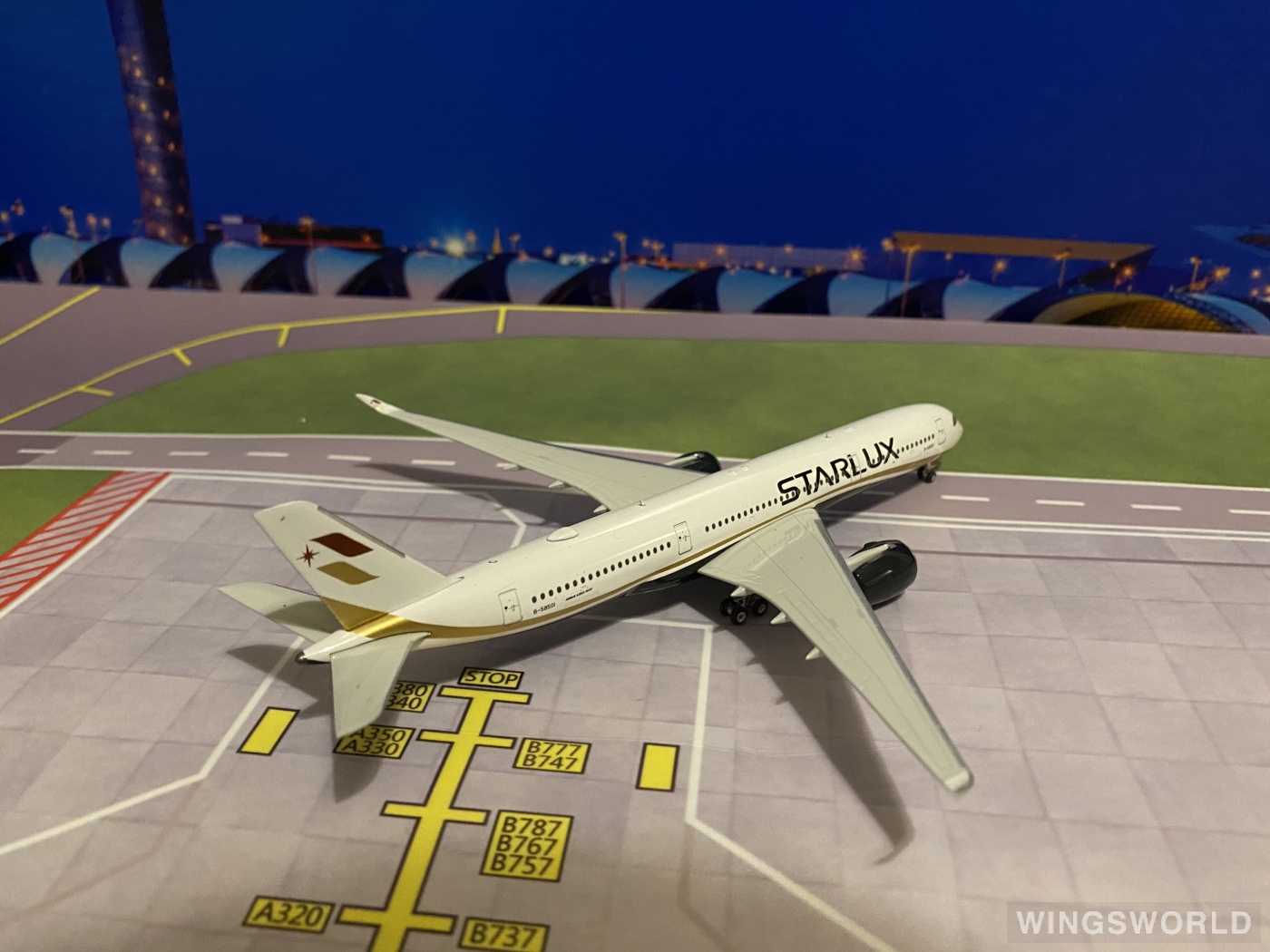 Phoenix 1:400 PH04414 Starlux Airlines 星宇航空  Airbus A350-900 B-58501