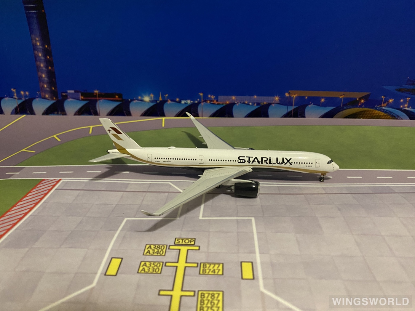 Phoenix 1:400 PH04414 Starlux Airlines 星宇航空  Airbus A350-900 B-58501