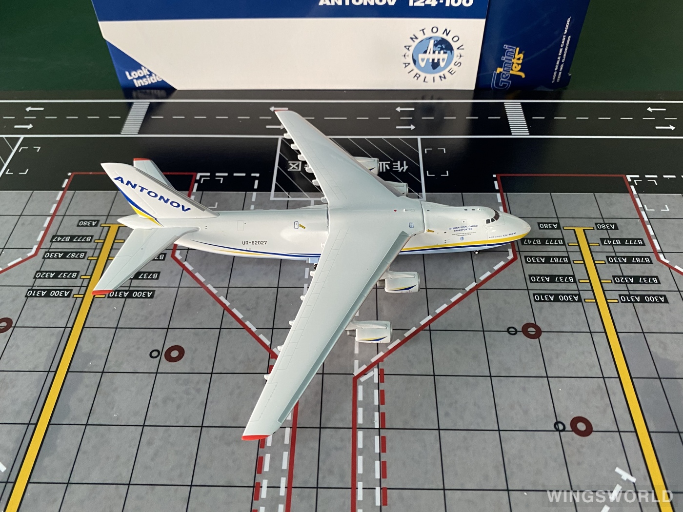 Geminijets 1:400 GJADB1989 Antonov 安东诺夫 Antonov An-124 UR-82027