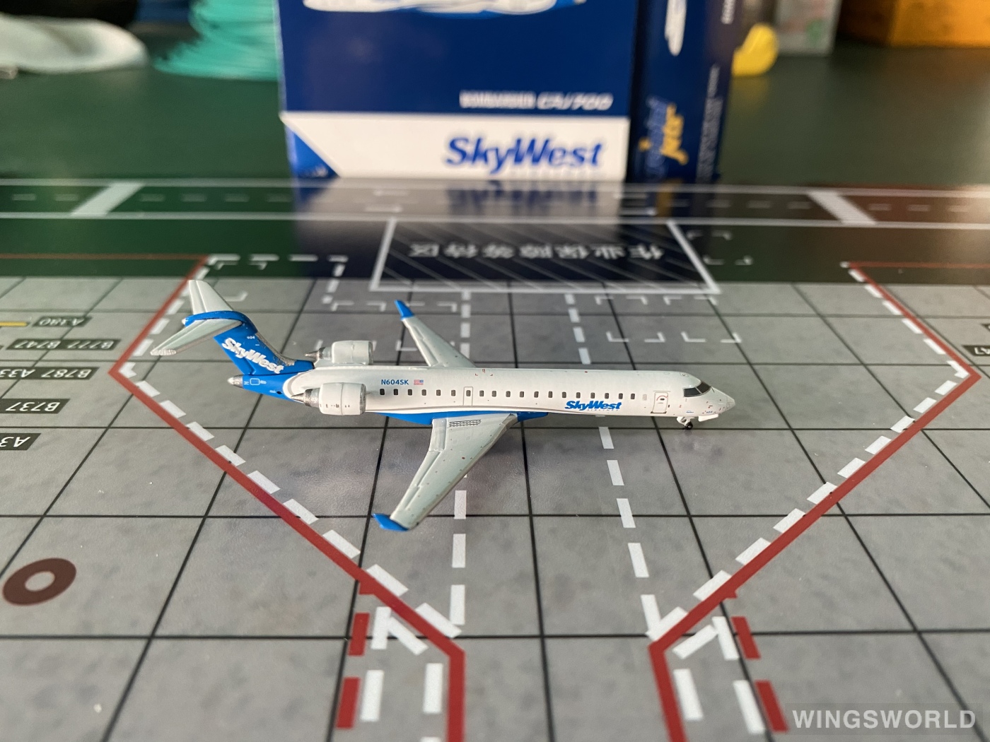 Geminijets 1:400 GJSKW1265 SkyWest Airlines Bombardier CRJ700 N604SK