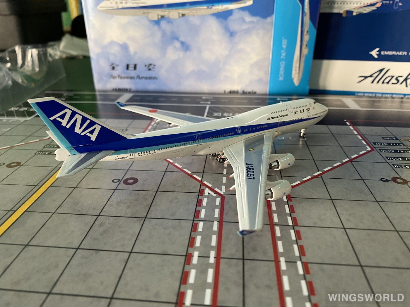 Phoenix 1:400 PH04372 ANA 全日空 Boeing 747-400 JA8097