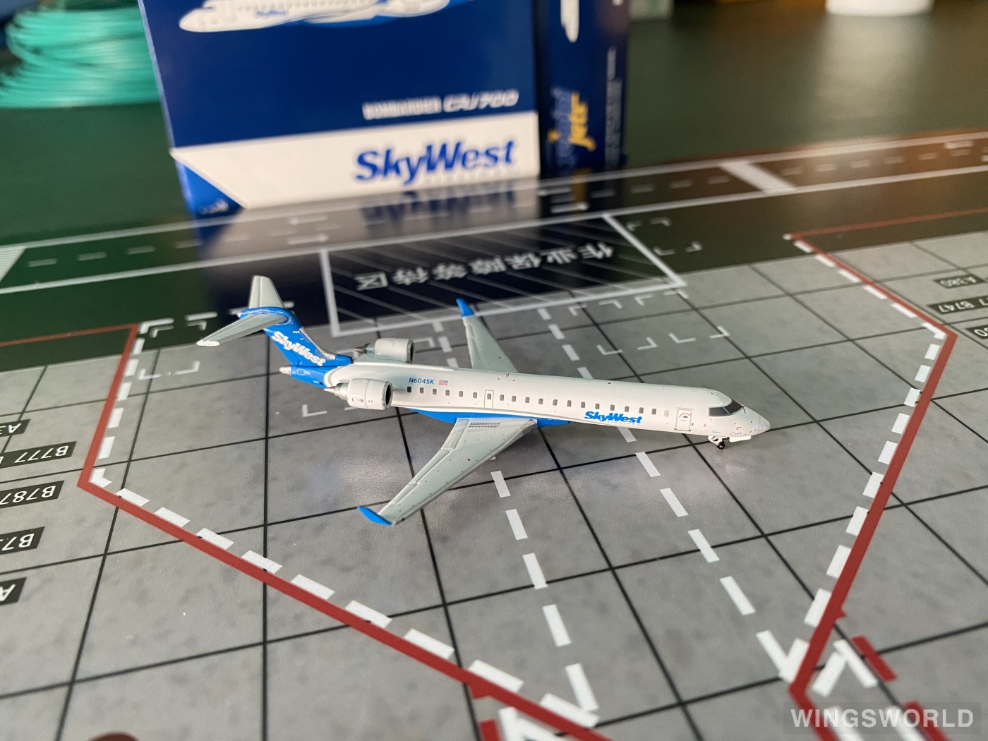 Geminijets 1:400 GJSKW1265 SkyWest Airlines Bombardier CRJ700 N604SK