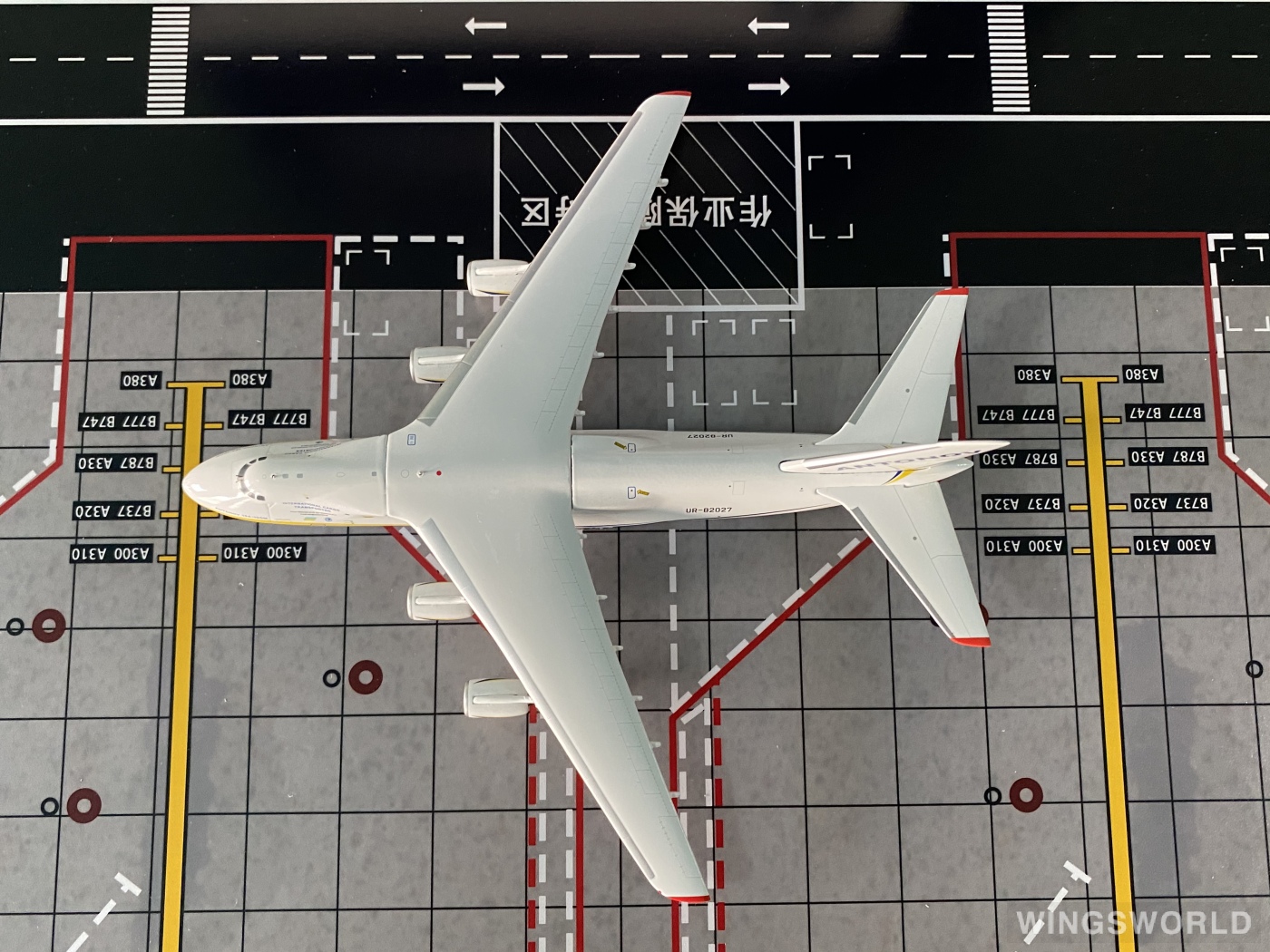Geminijets 1:400 GJADB1989 Antonov 安东诺夫 Antonov An-124 UR-82027