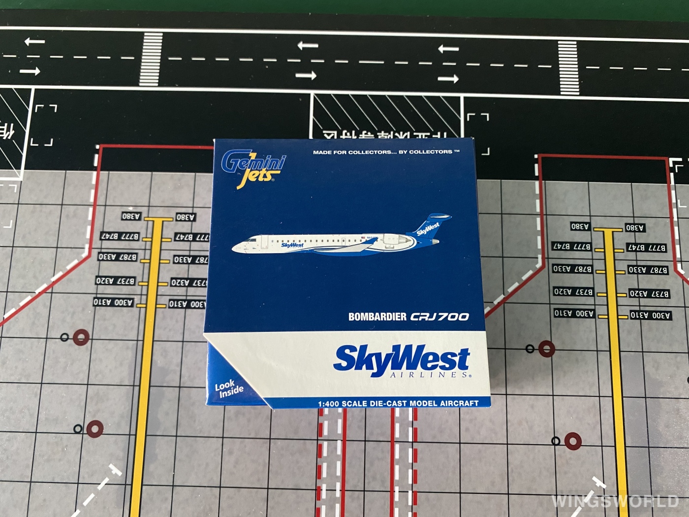 Geminijets 1:400 GJSKW1265 SkyWest Airlines Bombardier CRJ700 N604SK