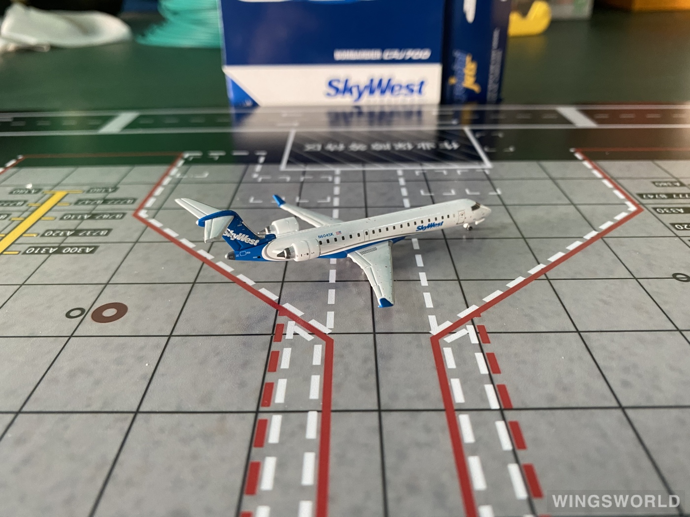 Geminijets 1:400 GJSKW1265 SkyWest Airlines Bombardier CRJ700 N604SK