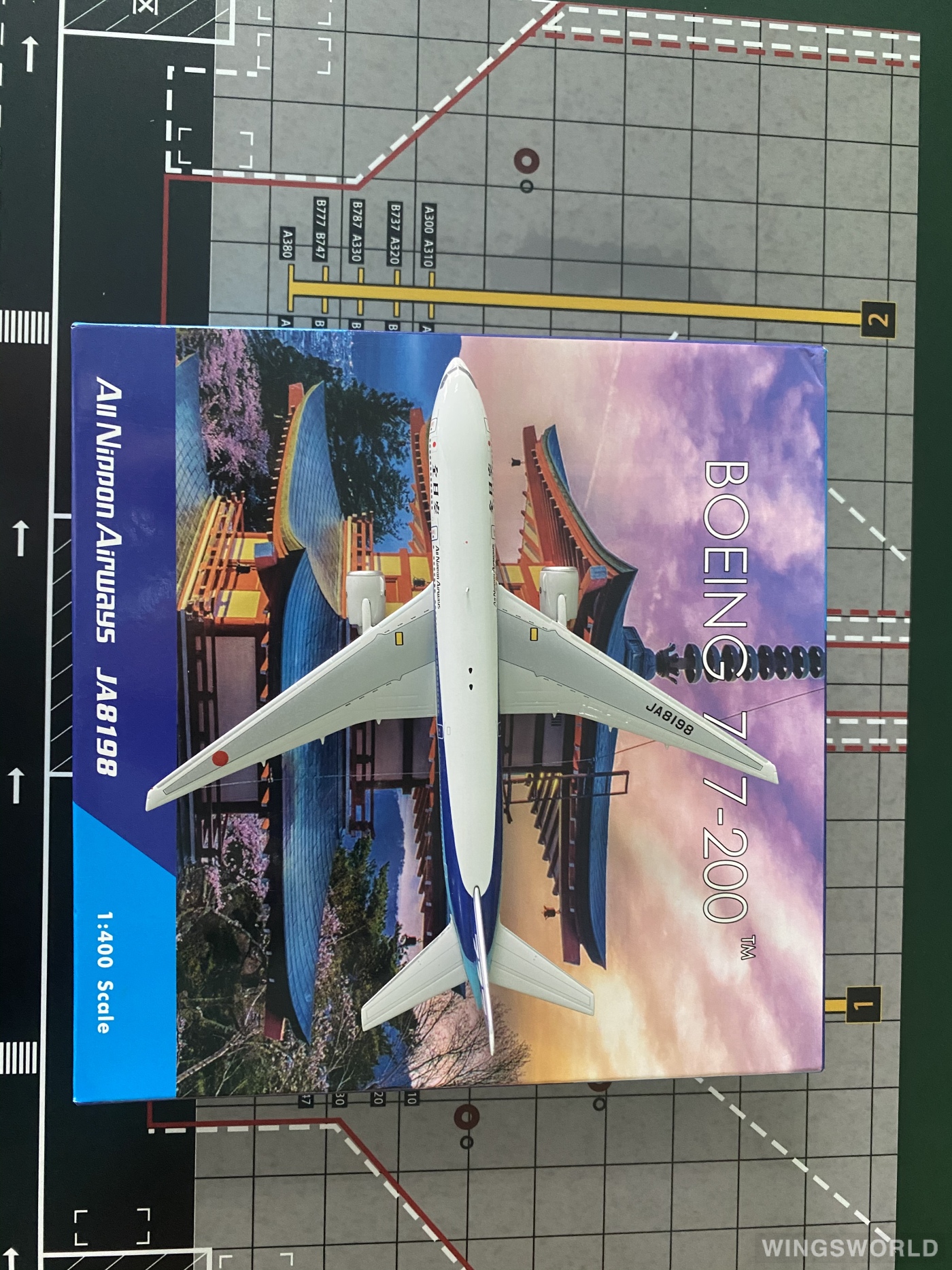 Phoenix 1:400 PH04262 ANA 全日空 Boeing 777-200 JA8198