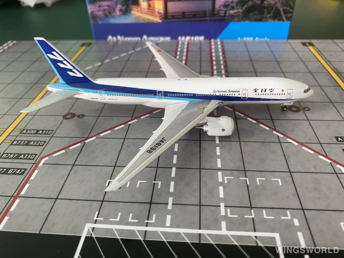 Phoenix 1:400 PH04262 ANA 全日空 Boeing 777-200 JA8198