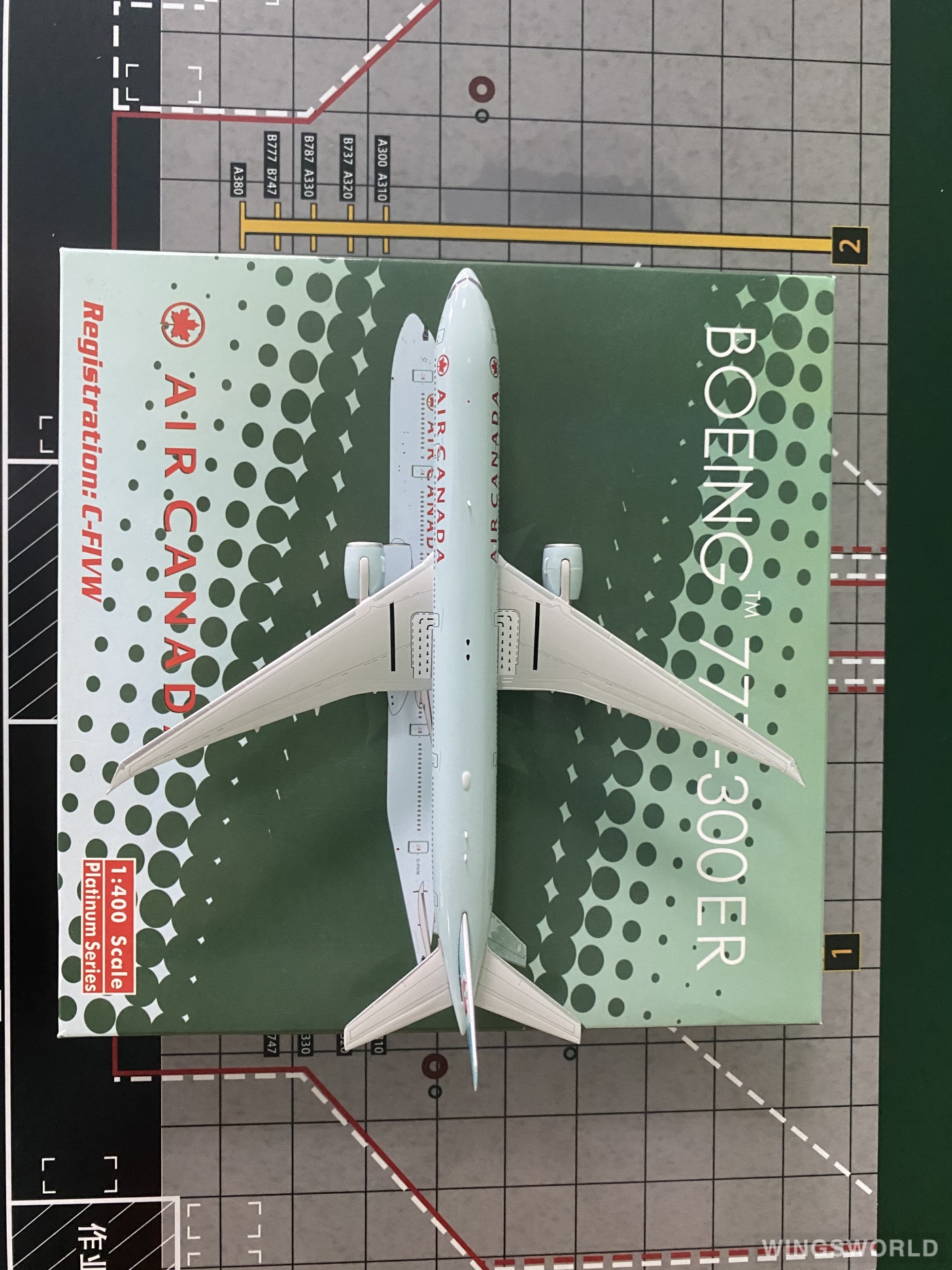 Phoenix 1:400 PH11321 Air Canada 加拿大航空 Boeing 777-300ER C-FIVW