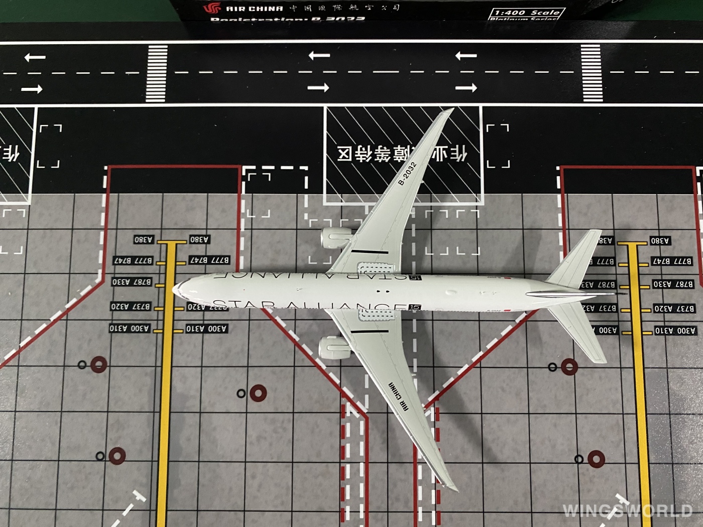 Phoenix 1:400 PH10665 Air China 中国国际航空 Boeing 777-300ER B-2032