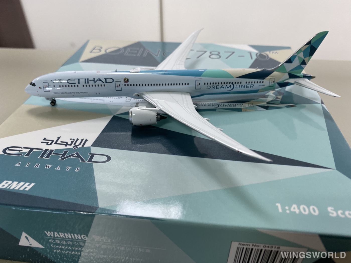 Phoenix 1:400 PH04318 Etihad Airways 阿提哈德航空 Boeing 787-10 A6-BMH