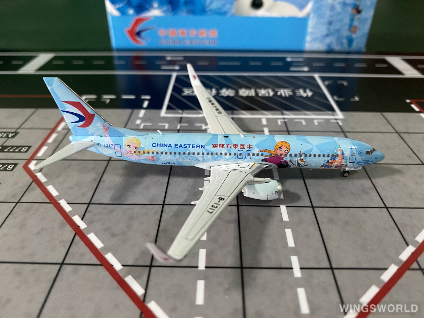 Phoenix 1:400 PH04323 China Eastern 中国东方航空 Boeing 737-800 B-1317