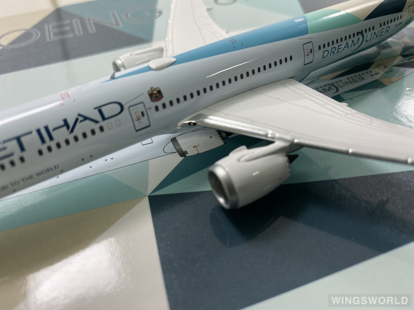 Phoenix 1:400 PH04318 Etihad Airways 阿提哈德航空 Boeing 787-10 A6-BMH