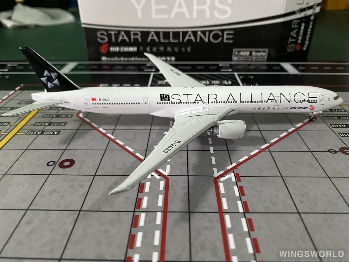 Phoenix 1:400 PH10665 Air China 中国国际航空 Boeing 777-300ER B-2032