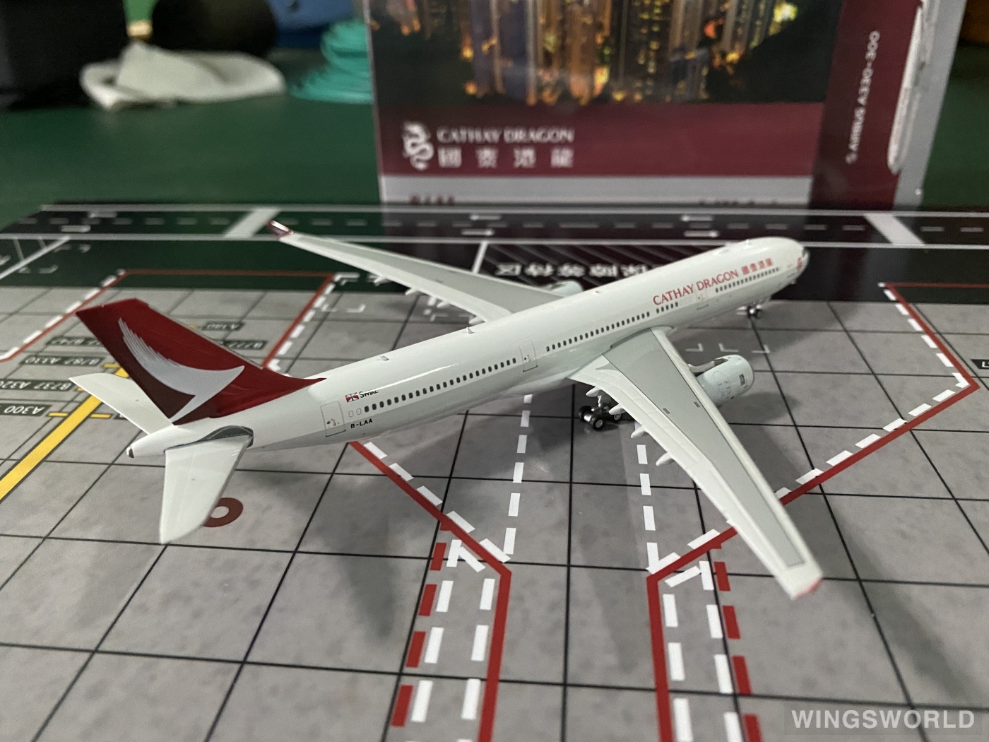 Phoenix 1:400 PH04359 Cathay Dragon 国泰港龙航空 Airbus A330-300 B-LAA