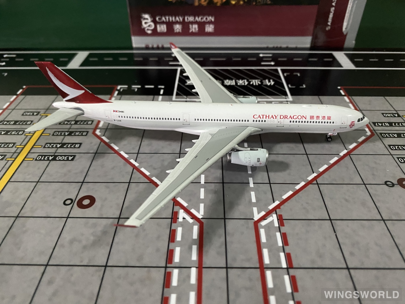 Phoenix 1:400 PH04359 Cathay Dragon 国泰港龙航空 Airbus A330-300 B-LAA