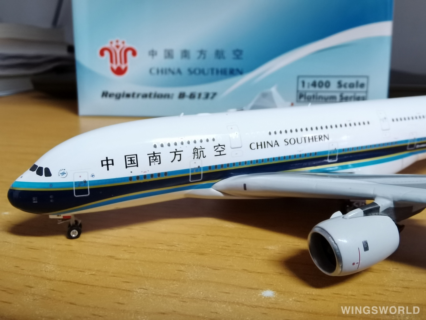 Phoenix 1:400 PH11535 China Southern 中国南方航空 Airbus A380-800 B-6137