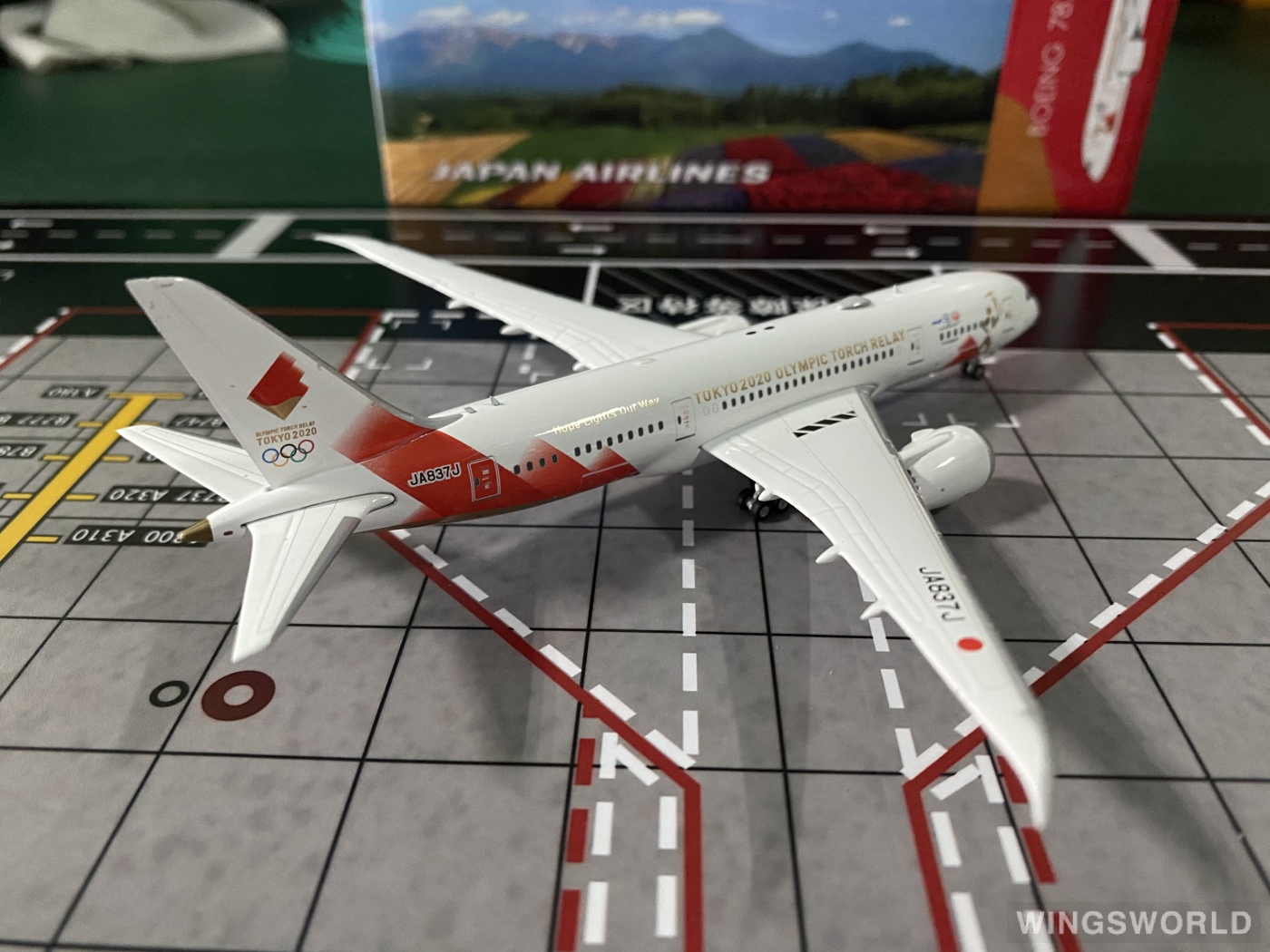 Phoenix 1:400 PH04324 Japan Airlines 日本航空 Boeing 787-8 JA837J