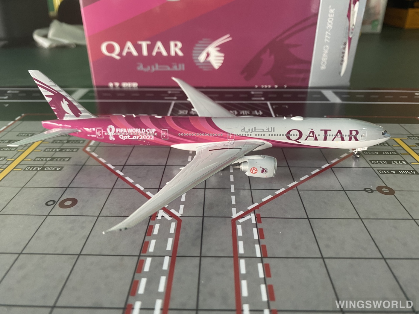 Phoenix 1:400 PH04370 Qatar 卡塔尔航空 Boeing 777-300ER A7-BEB